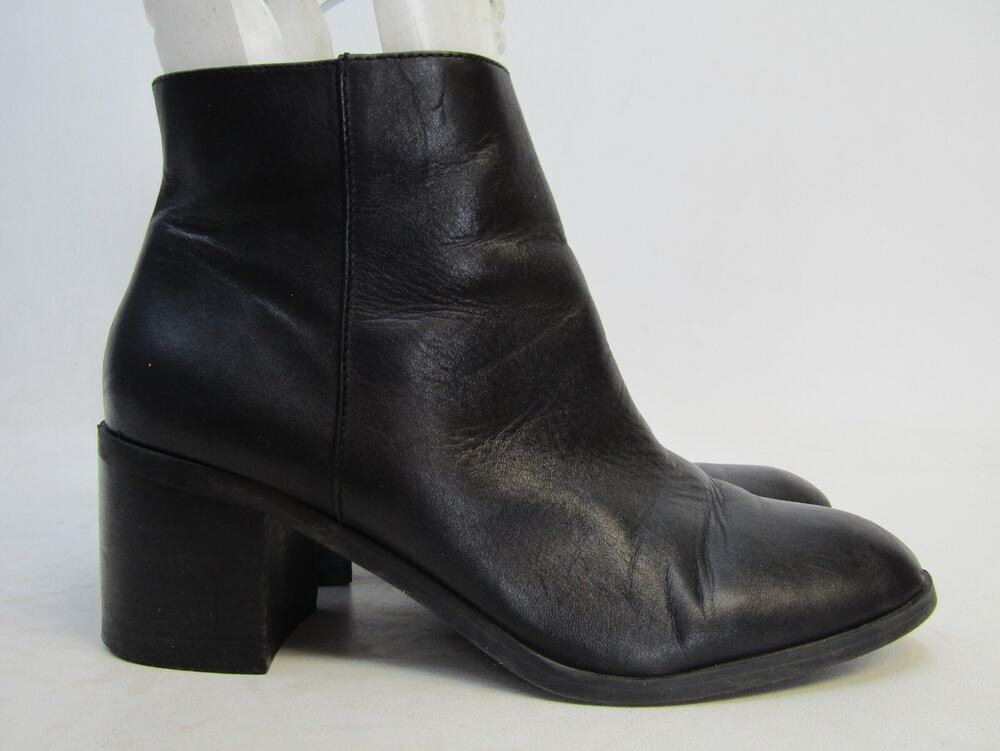 Vince Camuto Women Size 8.5 M Black Leather Zip Ankle Fashion Boots Bootie